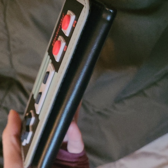 Nintendo Controller Wallet - Picture 9 of 15